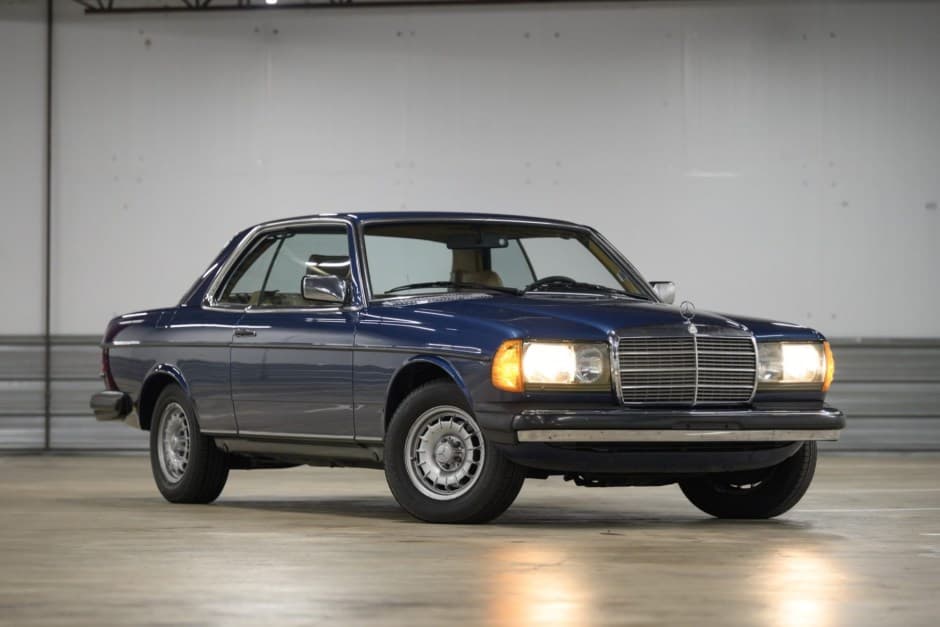 1985 Mercedes-Benz W123 sold for $26,000