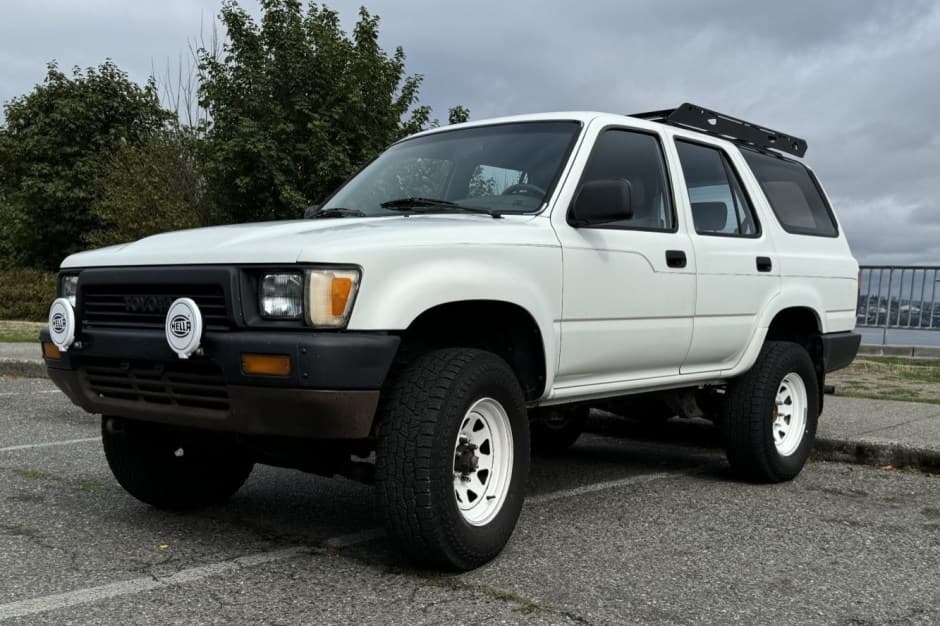 1990 Toyota 4Runner (N120) sold for $8,500