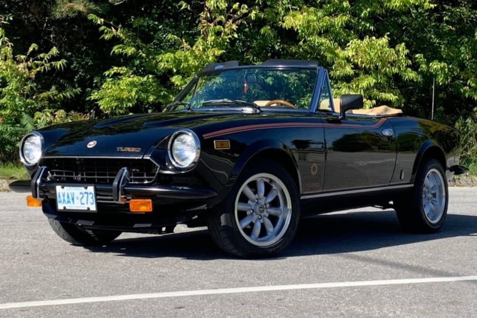 1982 Fiat 124 Spider (1966-1985) sold for $13,750