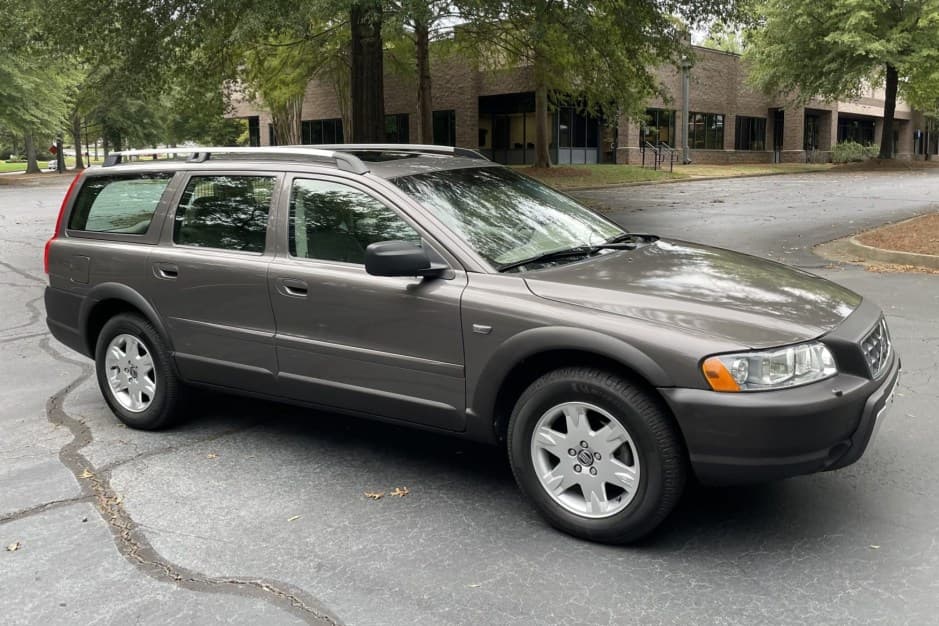 2005 Volvo XC70 sold for $9,200