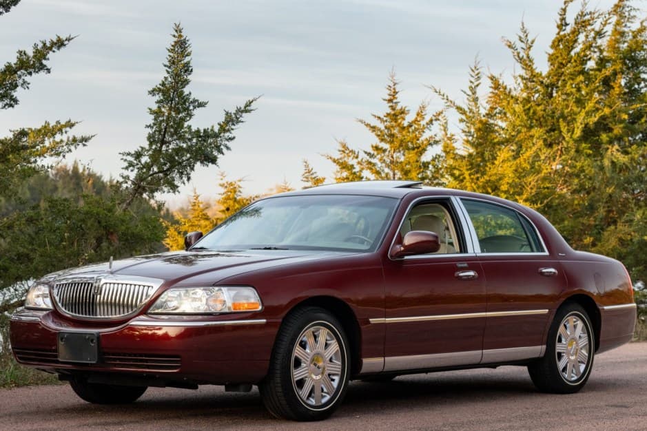 2004 Lincoln Town Car sold for $24,000