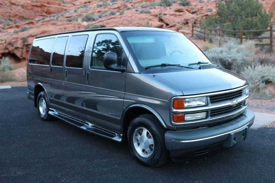 1999 Chevrolet Express sold for $19,500