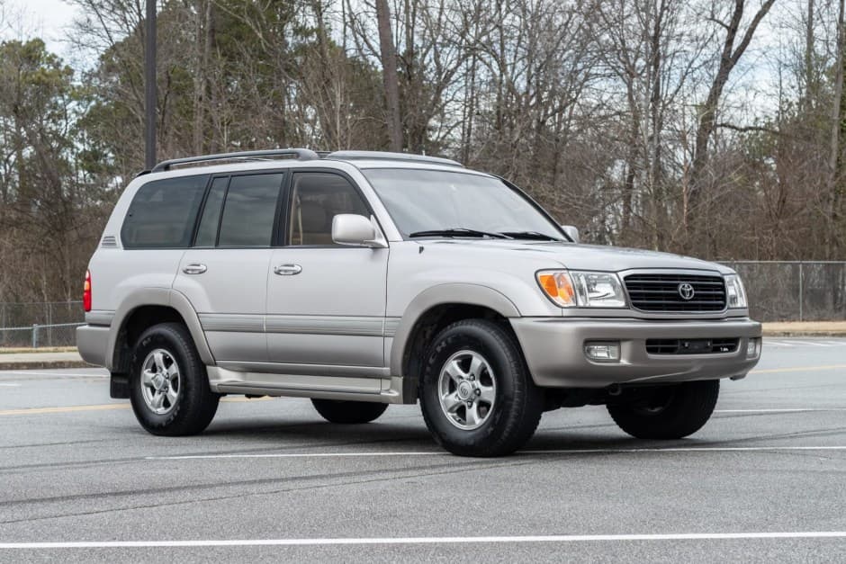 2002 Toyota Land Cruiser 100-Series sold for $23,950
