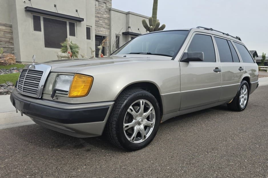 1992 Mercedes-Benz W124 E-Class sold for $7,000