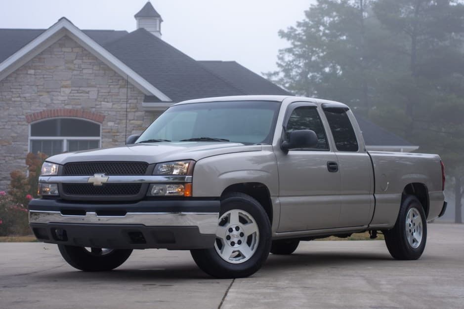 2003 Chevrolet Silverado GMT800 (1999-2007) sold for $12,500