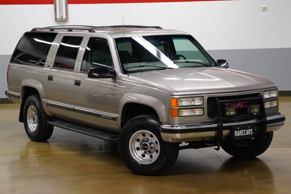 1999 GMC Suburban (GMT400 1992-1999) sold for $15,750