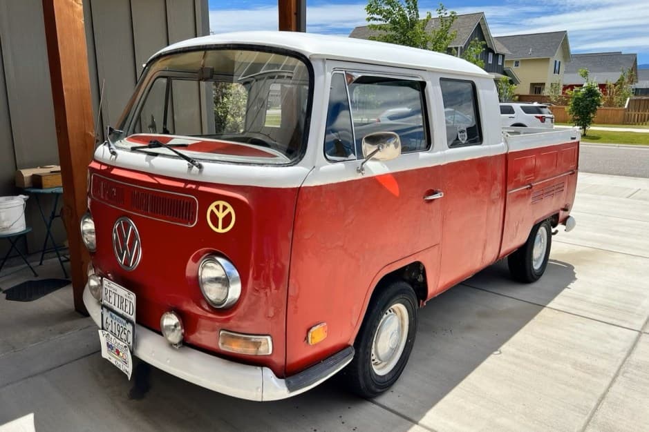 1971 Volkswagen Bay-Window Pickup sold for $17,700