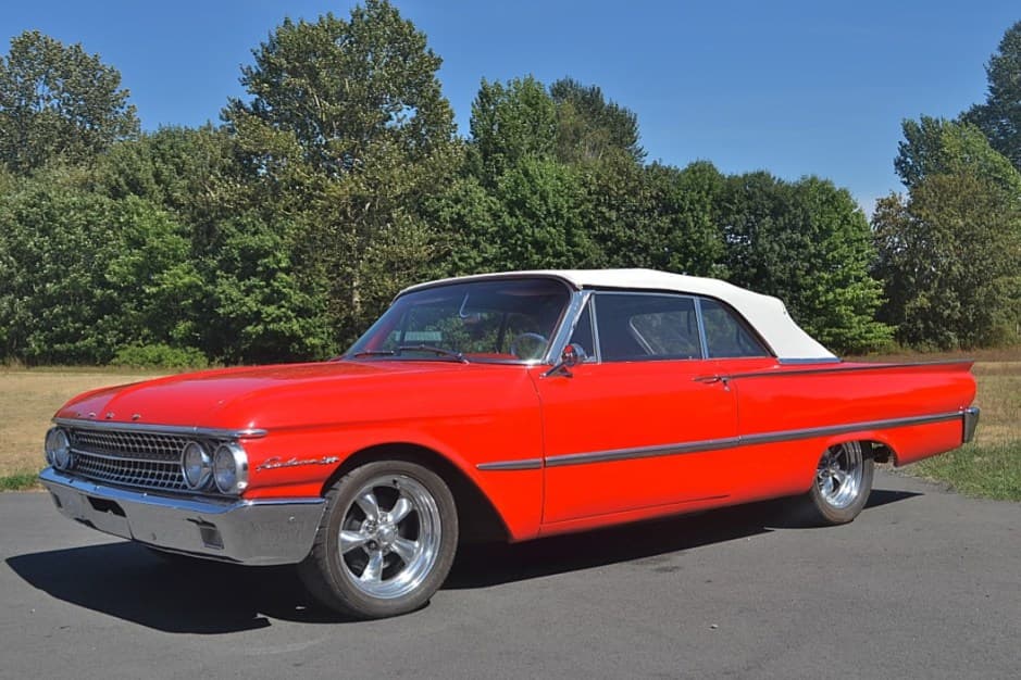 1961 Ford Galaxie sold for $18,500