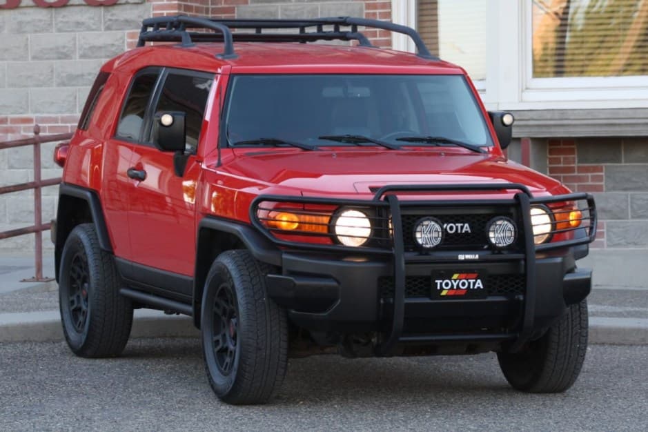 2012 Toyota FJ Cruiser sold for $34,800