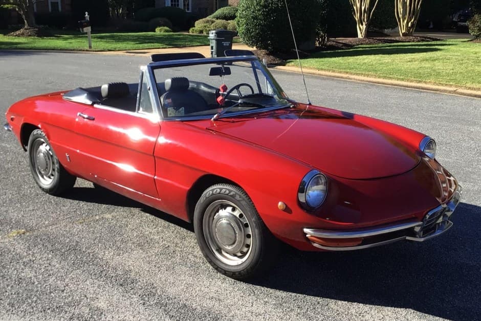 1969 Alfa Romeo 105/115 Spider Series 1 sold for $18,000