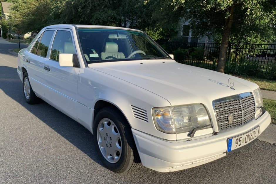 1995 Mercedes-Benz W124 E-Class sold for $6,000