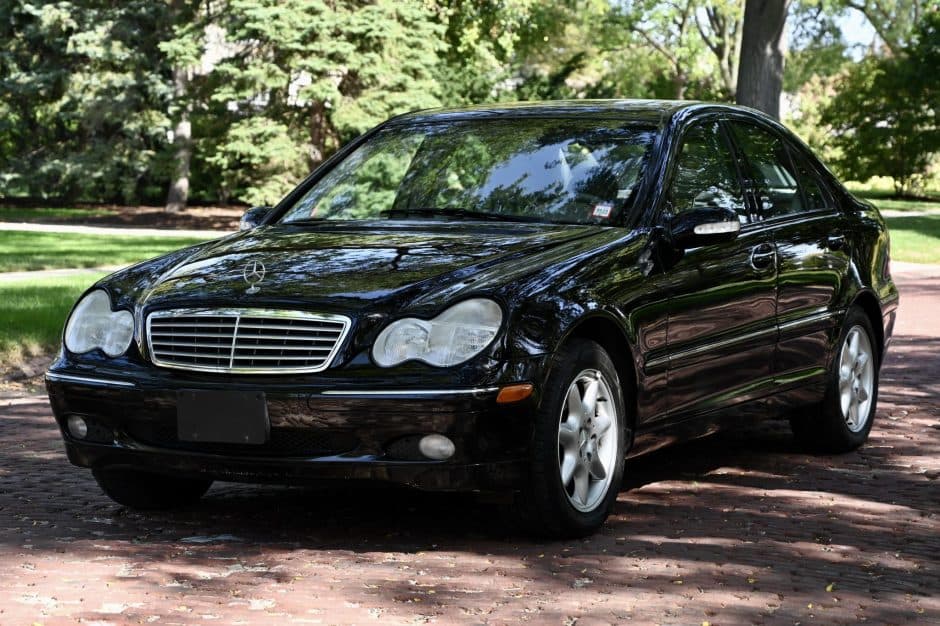 2001 Mercedes-Benz W203 C-Class sold for $4,000
