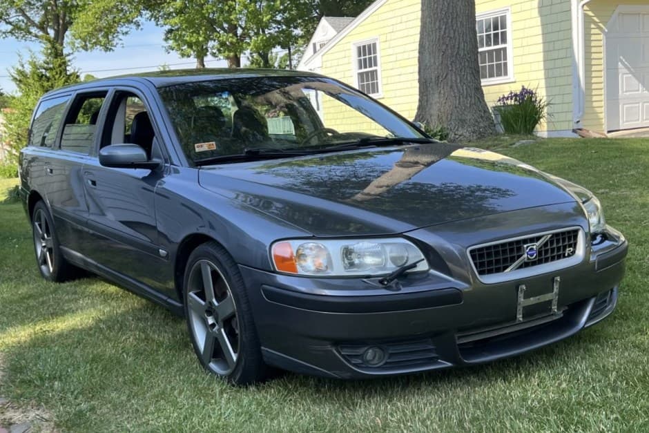 2004 Volvo V70R sold for $7,900