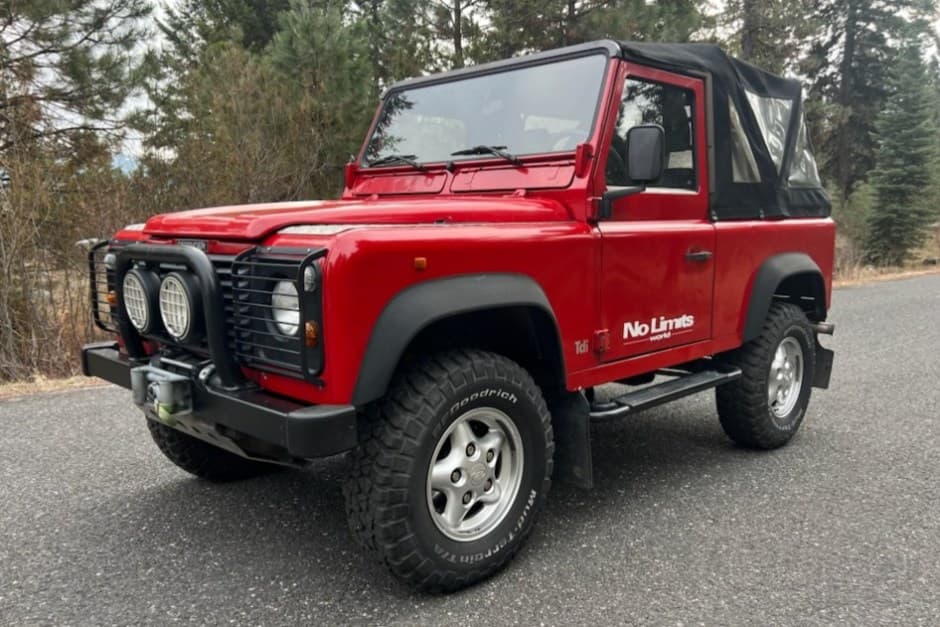 1998 Land Rover 90 / Defender 90 (Euro Spec) sold for $36,500