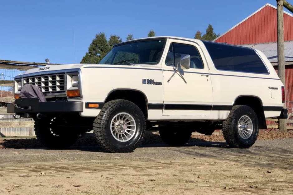 1982 Dodge Ramcharger / Plymouth Trail Duster sold for $17,500