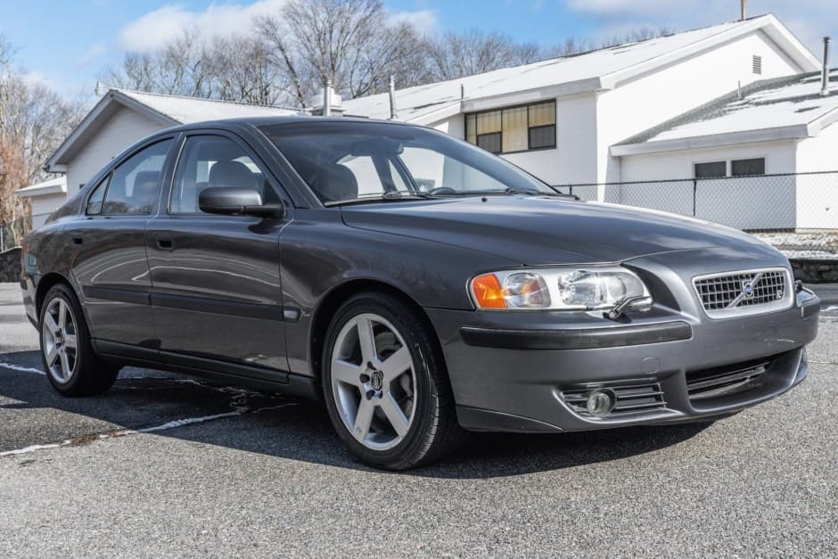 2004 Volvo S60R sold for $13,750