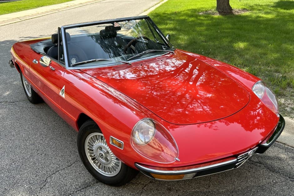 1976 Alfa Romeo 105/115 Spider Series 2 sold for $27,000