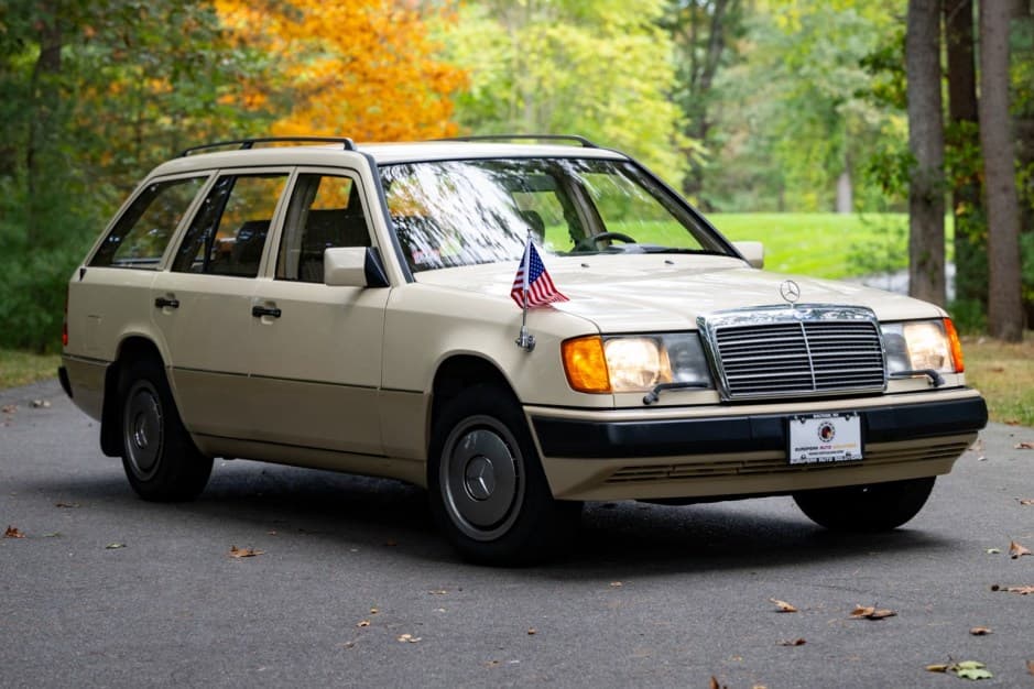 1989 Mercedes-Benz W124 E-Class sold for $20,500