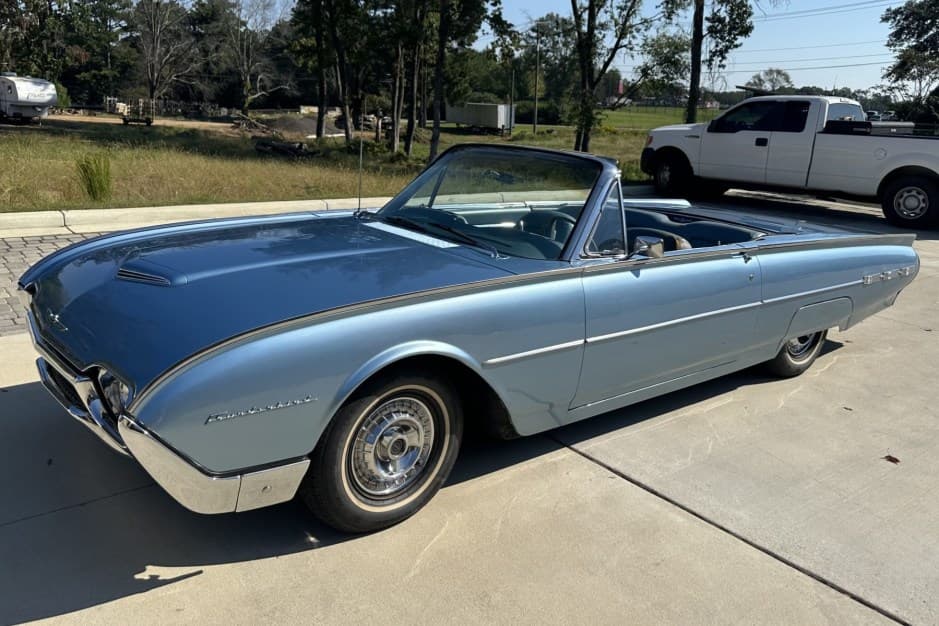 1962 Ford Thunderbird (1961-1963) sold for $13,200