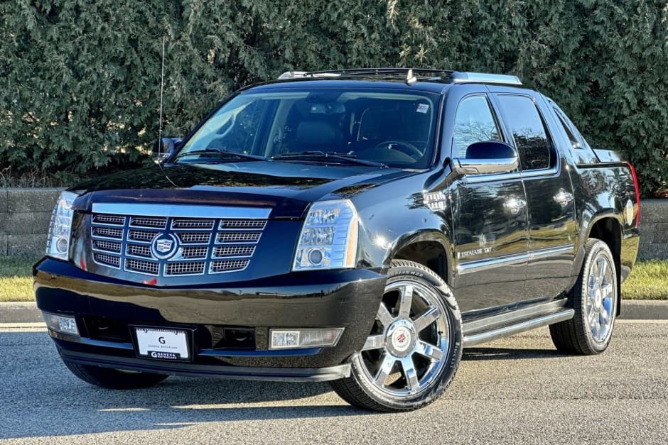 2009 Cadillac Escalade & EXT GMT900 (2007-2014) sold for $16,777