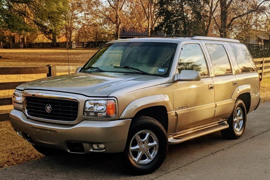 2000 Cadillac Escalade GMT400 (1999-2000) sold for $16,600