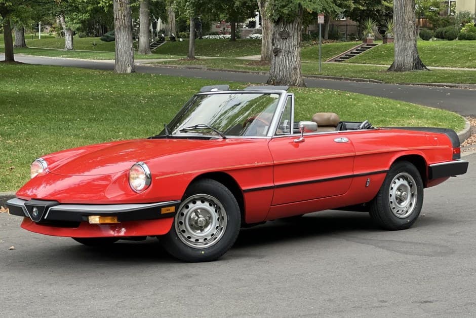 1985 Alfa Romeo 105/115 Spider Series 3 sold for $6,100