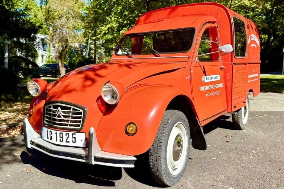 1967 Citroen 2CV sold for $9,100