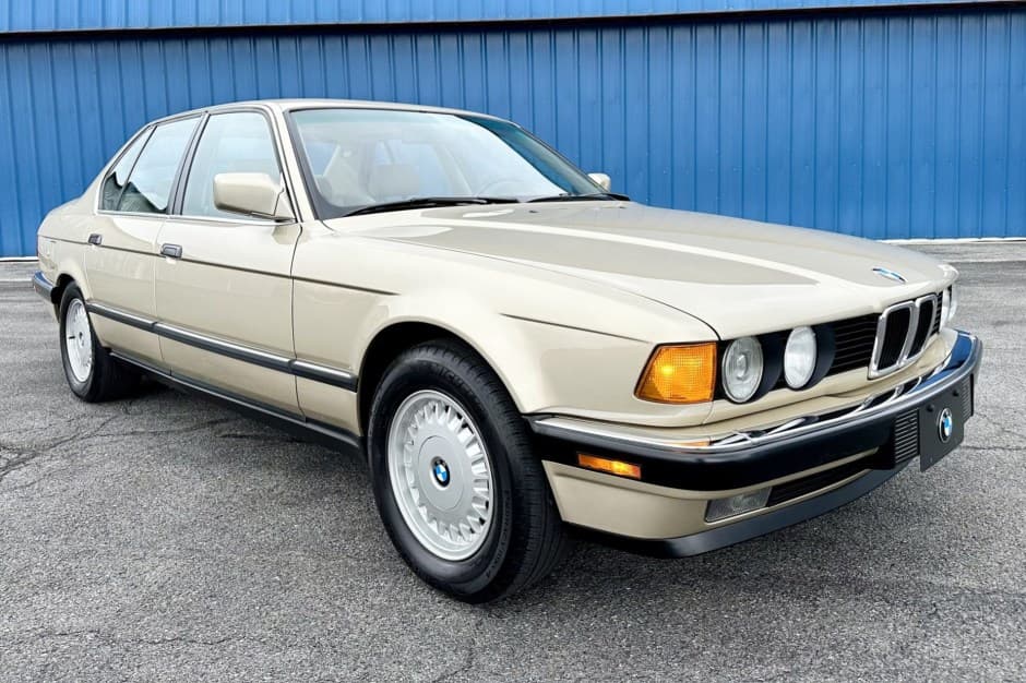 1988 BMW E32 7-Series sold for $10,988