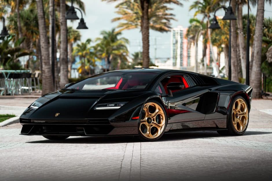 2022 Lamborghini Aventador sold for $2,570,800