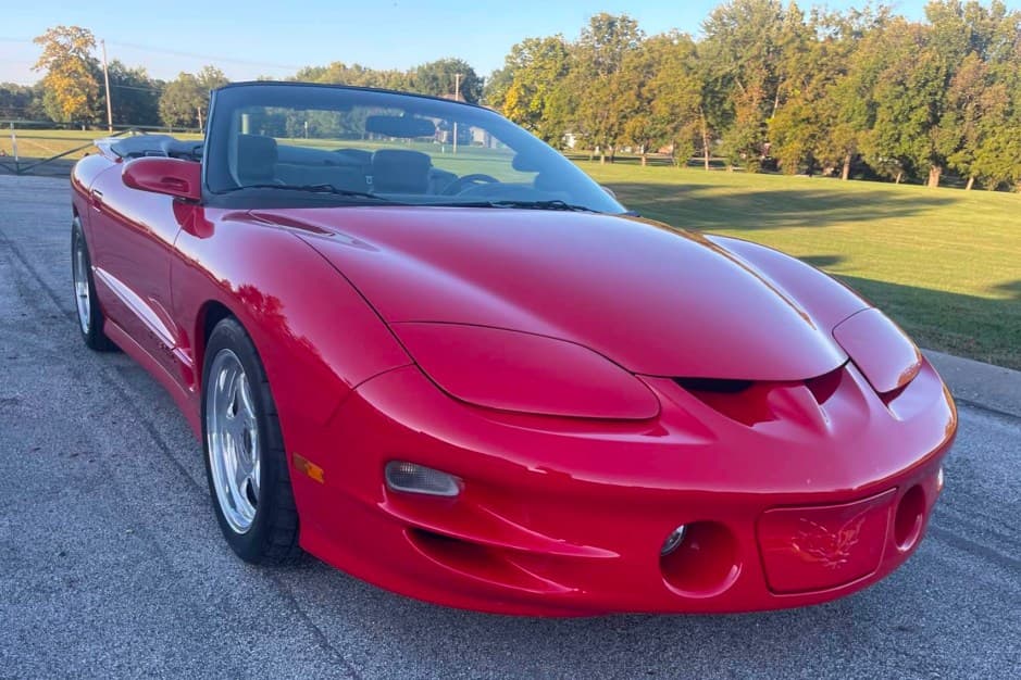 1998 Pontiac Firebird (1993-2002) sold for $12,250