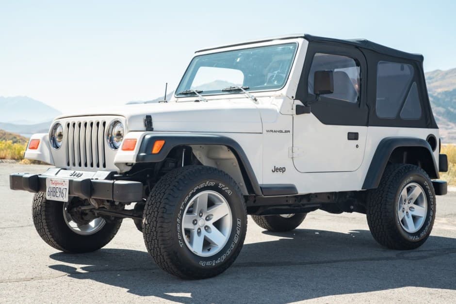 1998 Jeep Wrangler TJ (1997-2006) sold for $13,600