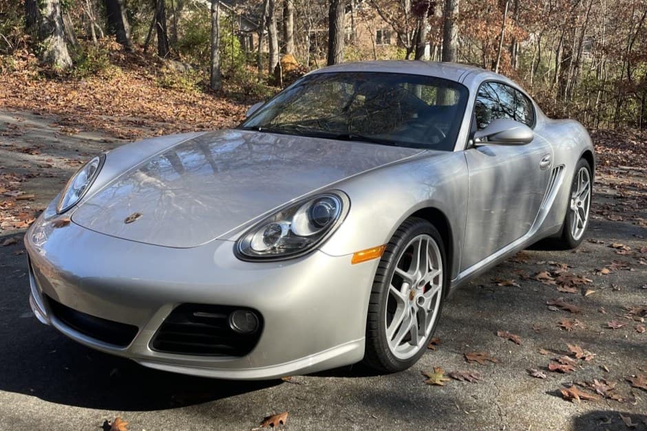2010 Porsche 987 Cayman sold for $44,500