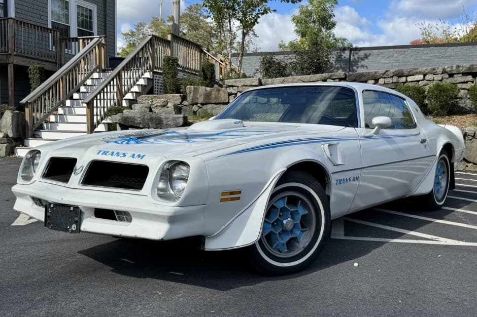 1975 Pontiac Firebird (1970-1981) sold for $8,000
