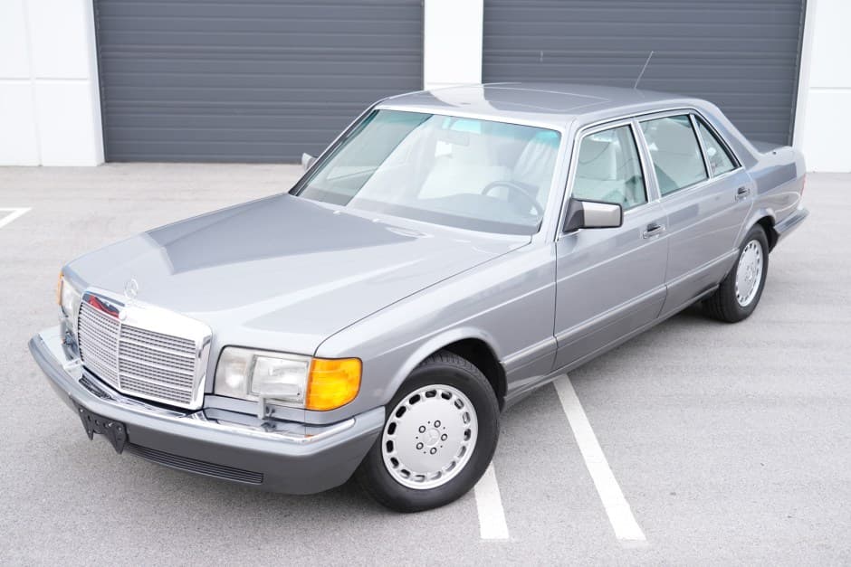 1990 Mercedes-Benz W126 S-Class sold for $14,258