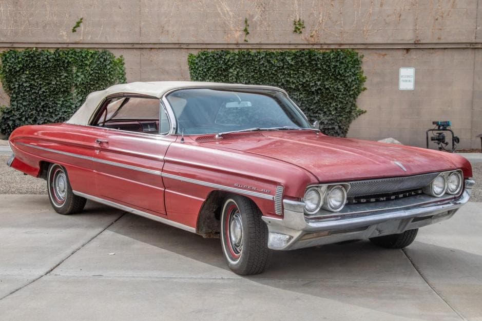1961 Oldsmobile 88 sold for $8,800