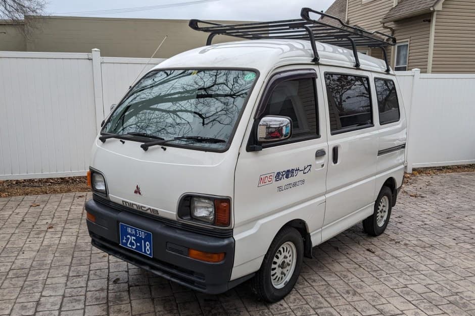 1996 Mitsubishi Minicab sold for $4,600