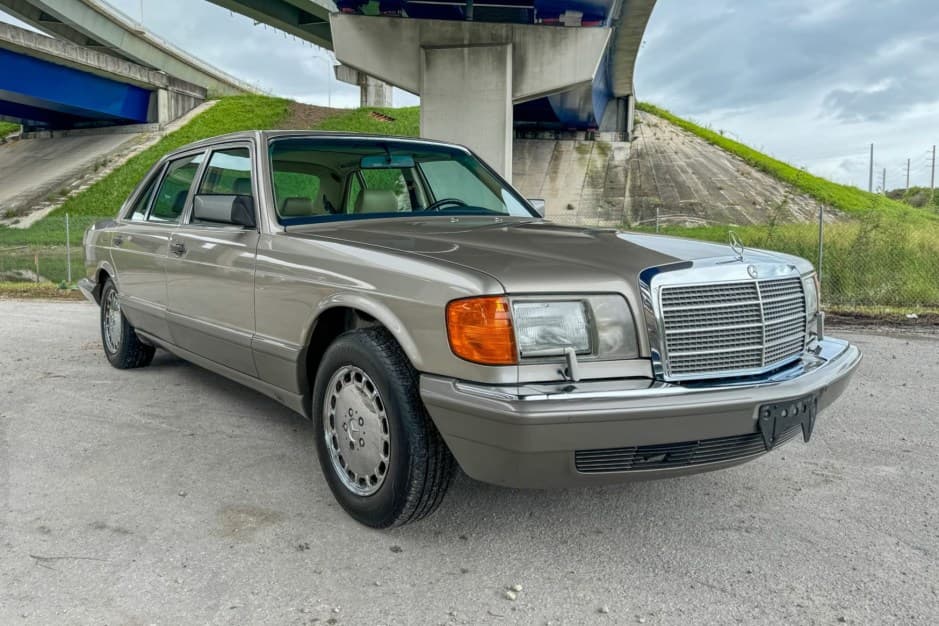 1989 Mercedes-Benz W126 S-Class sold for $6,000