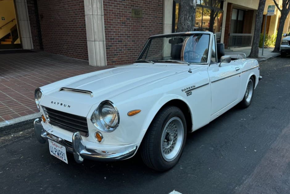 1969 Datsun Roadster sold for $7,777