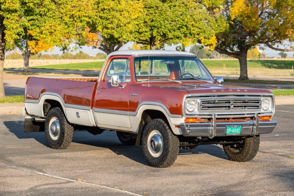 1973 Dodge Power Wagon sold for $13,250