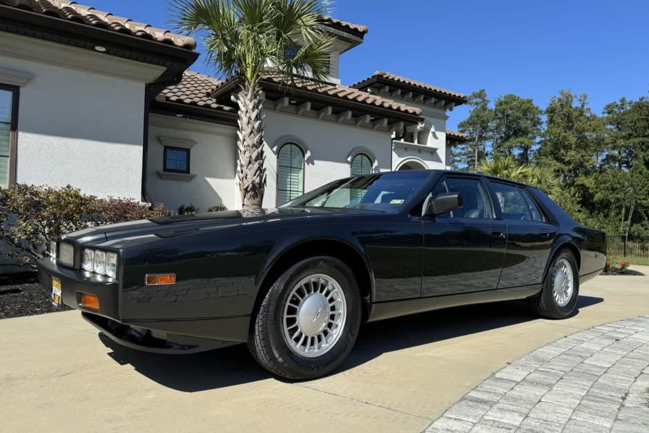1989 Aston Martin Lagonda sold for $134,000
