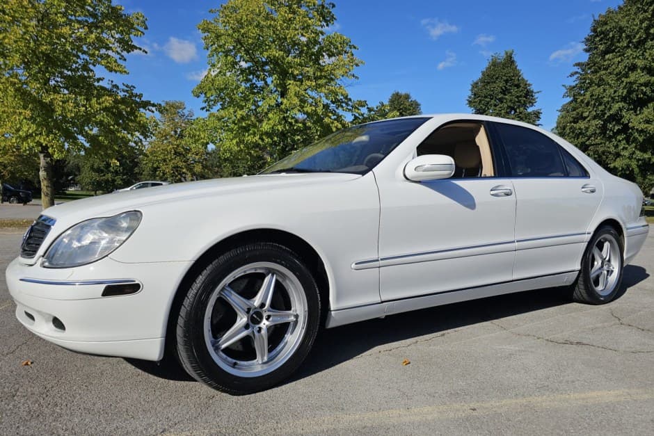 2000 Mercedes-Benz W220 S-Class sold for $14,750