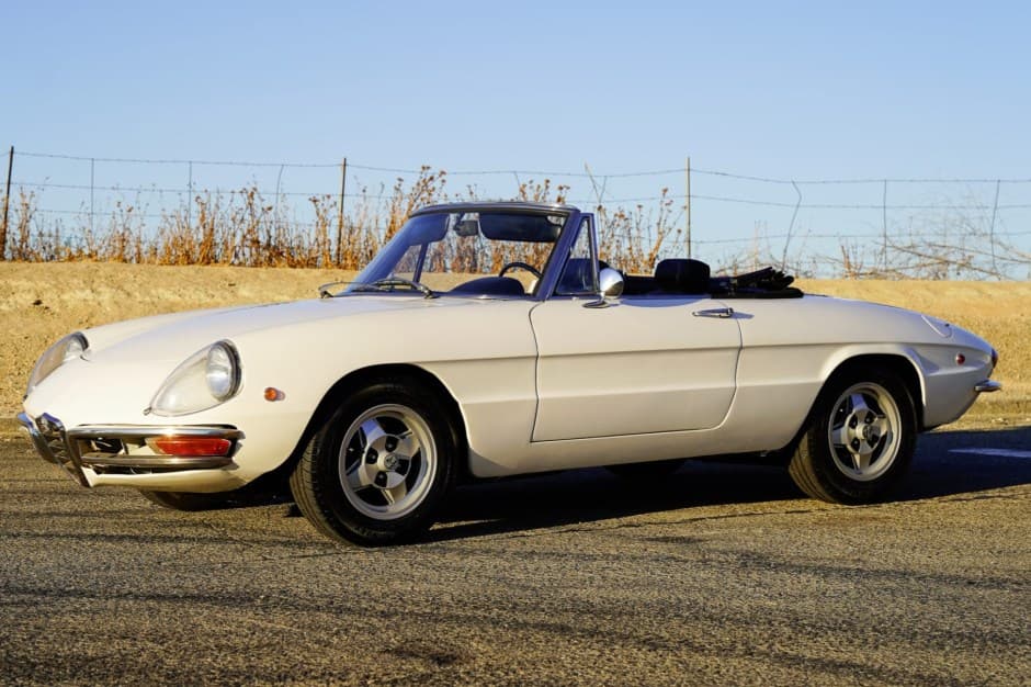 1969 Alfa Romeo 105/115 Spider Series 1 sold for $29,000