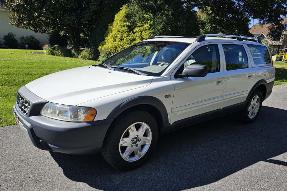 2005 Volvo XC70 sold for $9,100