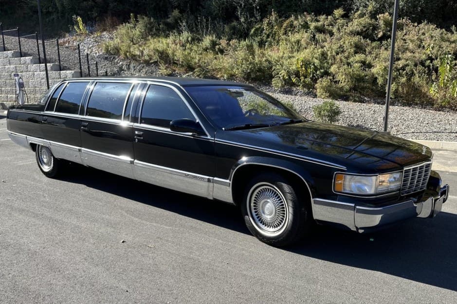 1996 Cadillac Fleetwood 1985-1996 sold for $9,600