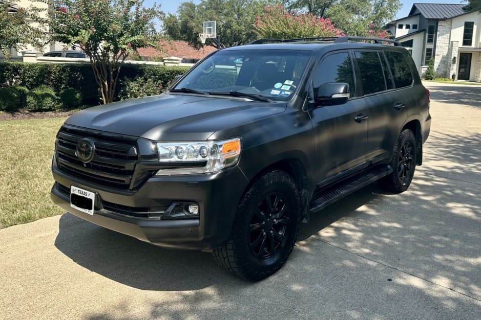 2016 Toyota Land Cruiser 200-Series sold for $38,555