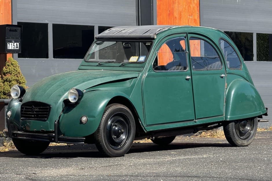 0 Citroen 2CV sold for $3,500