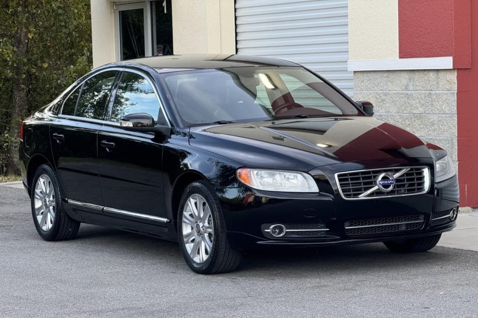 2010 Volvo  sold for $9,850