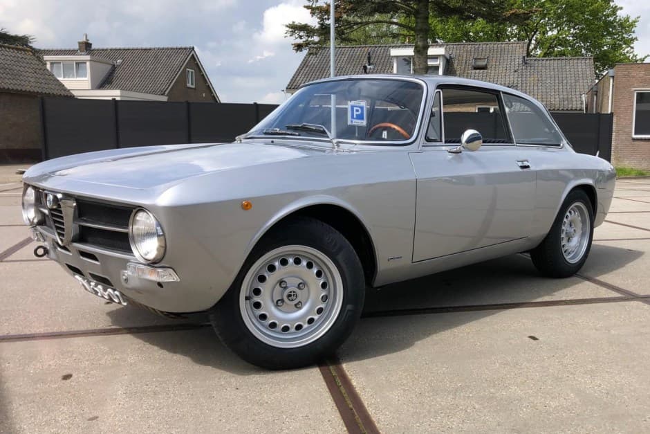 1972 Alfa Romeo 105/115 Series Coupe sold for $35,500