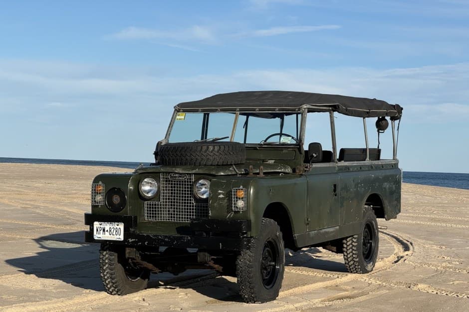 1965 Land Rover Series 109 sold for $17,500