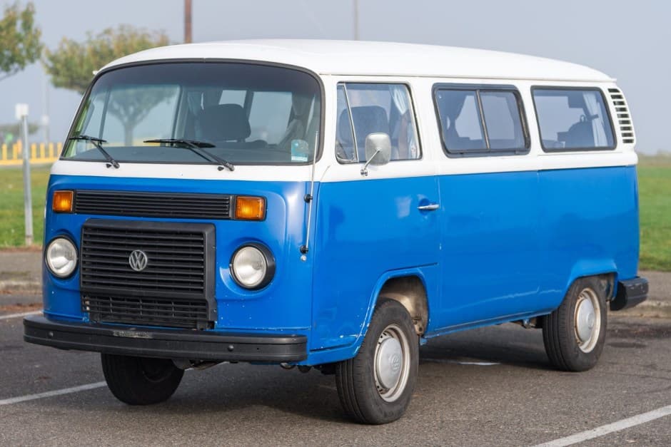 1989 Volkswagen Bay-Window Bus sold for $9,200